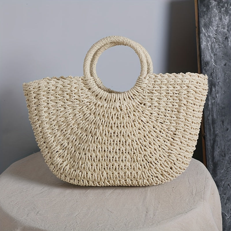 OCTAVIA | Bolso en forma de media luna de paja trenzada en color beige natural
